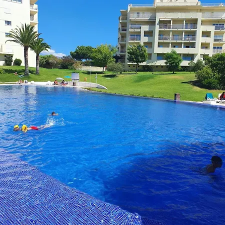 Ensoleille Balcon Et Piscine, Proche Plages Alvor