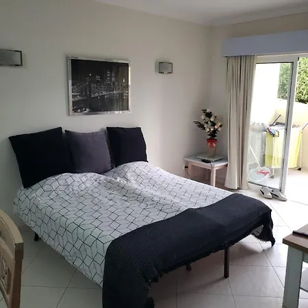 Ensoleille Balcon Et Piscine, Proche Plages