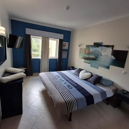 Ensoleille Balcon Et Piscine, Proche Plages * Alvor