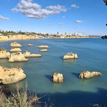 Ensoleillé Balcon Et Piscine, Proche Plages